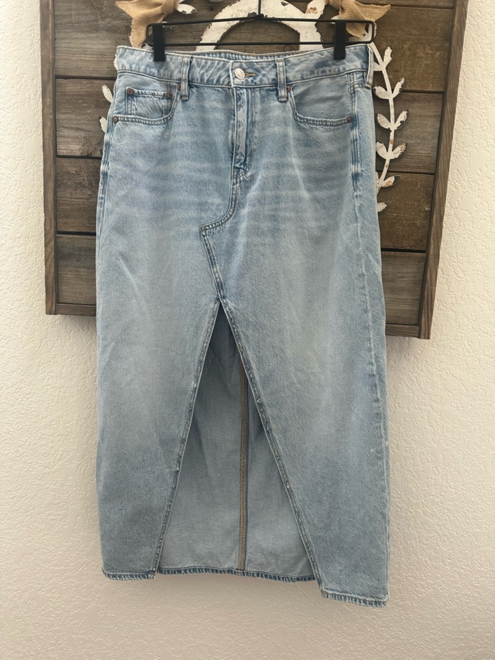American Eagle Low-Rise Light Blue Denim Maxi Skirt with Front Slit size 8